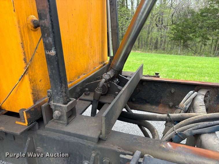 image for item FB3450 2005 International 7400 Crew Cab dump truck