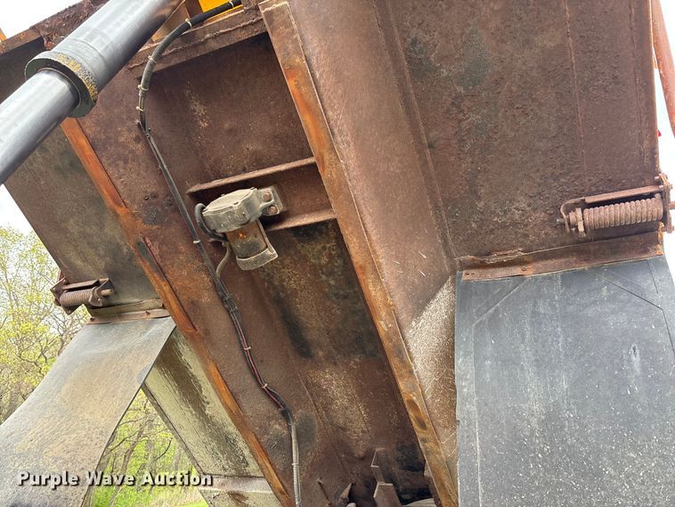 image for item FB3450 2005 International 7400 Crew Cab dump truck