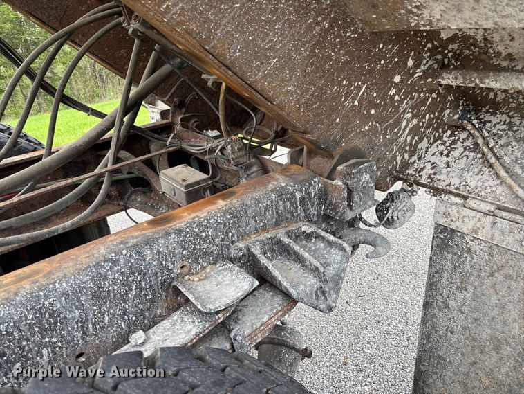 image for item FB3450 2005 International 7400 Crew Cab dump truck