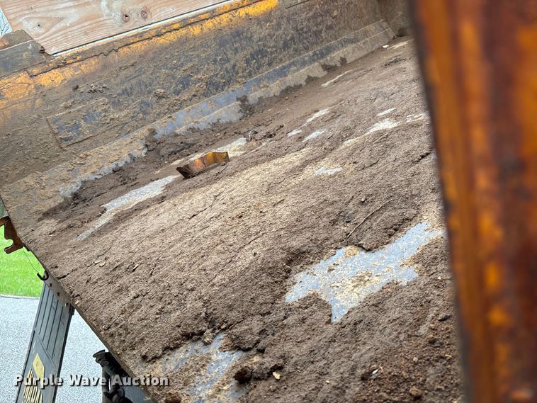 image for item FB3450 2005 International 7400 Crew Cab dump truck