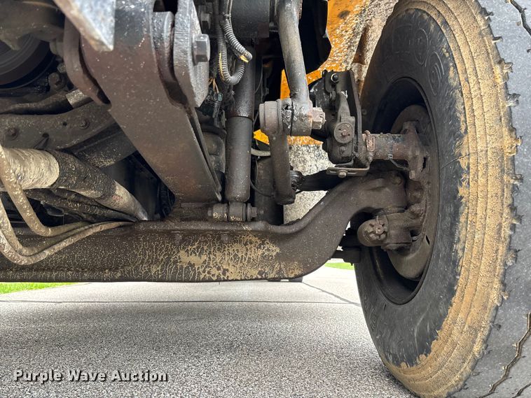 image for item FB3450 2005 International 7400 Crew Cab dump truck