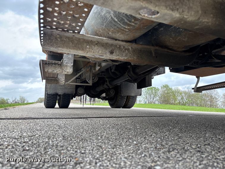 image for item FB3450 2005 International 7400 Crew Cab dump truck