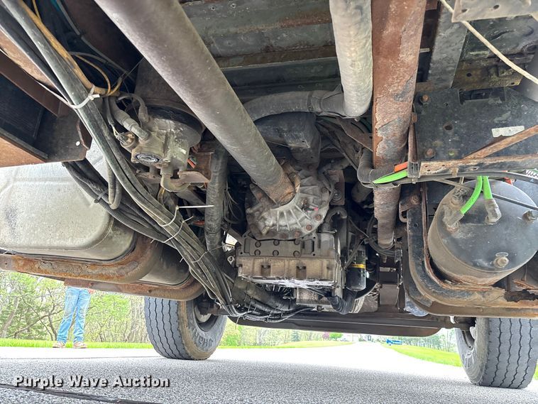 image for item FB3450 2005 International 7400 Crew Cab dump truck