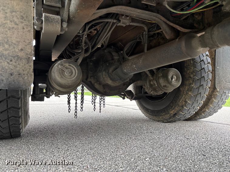 image for item FB3450 2005 International 7400 Crew Cab dump truck