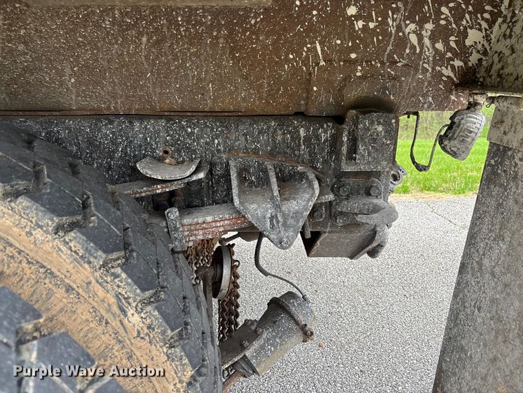 image for item FB3450 2005 International 7400 Crew Cab dump truck