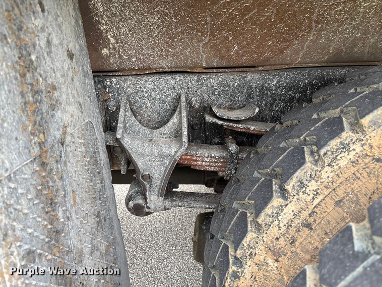 image for item FB3450 2005 International 7400 Crew Cab dump truck