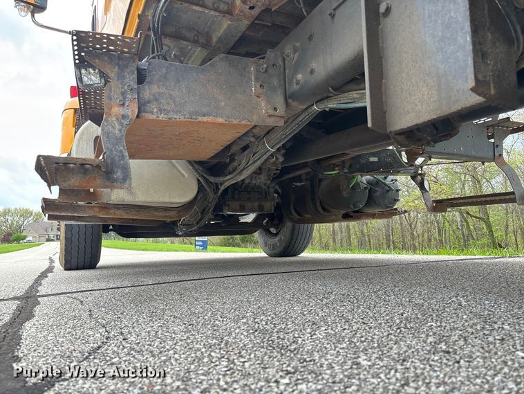 image for item FB3450 2005 International 7400 Crew Cab dump truck