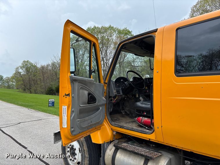 image for item FB3450 2005 International 7400 Crew Cab dump truck