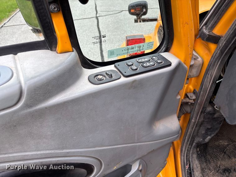 image for item FB3450 2005 International 7400 Crew Cab dump truck