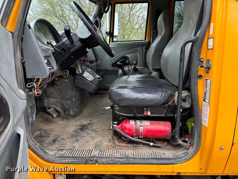 image for item FB3450 2005 International 7400 Crew Cab dump truck