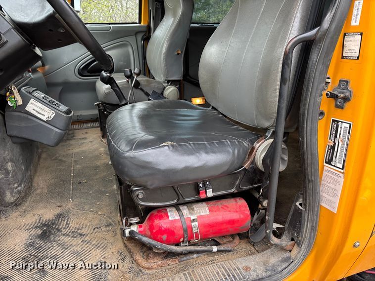 image for item FB3450 2005 International 7400 Crew Cab dump truck