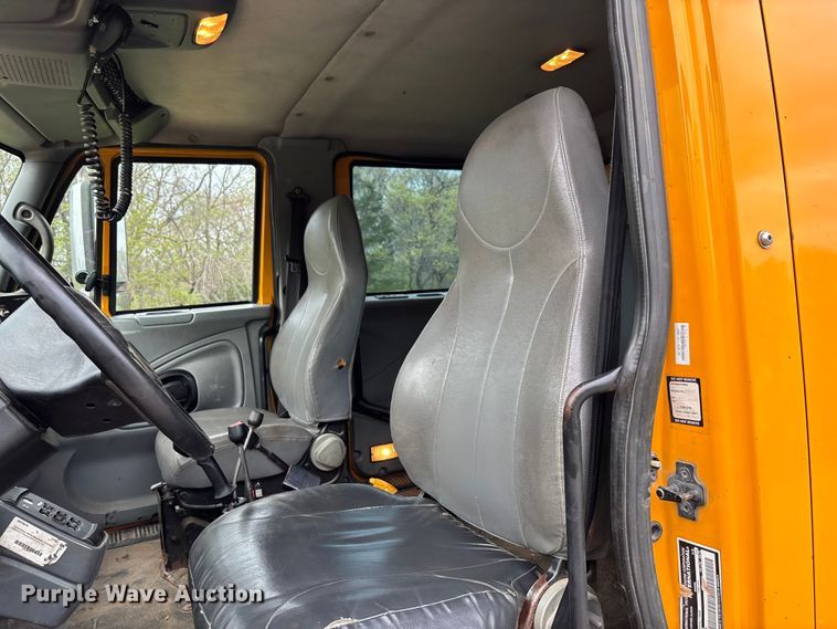 image for item FB3450 2005 International 7400 Crew Cab dump truck