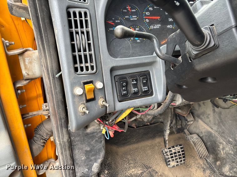 image for item FB3450 2005 International 7400 Crew Cab dump truck