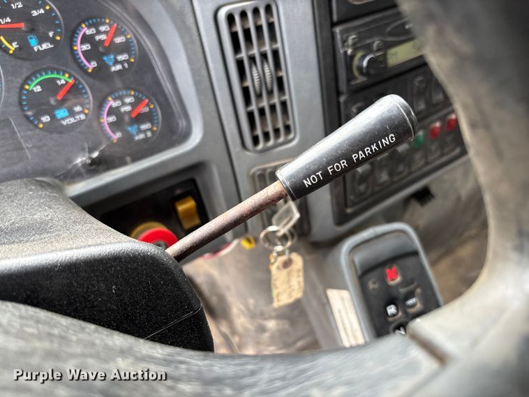 image for item FB3450 2005 International 7400 Crew Cab dump truck