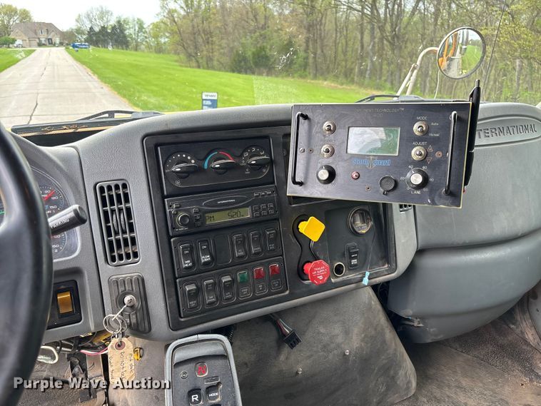 image for item FB3450 2005 International 7400 Crew Cab dump truck