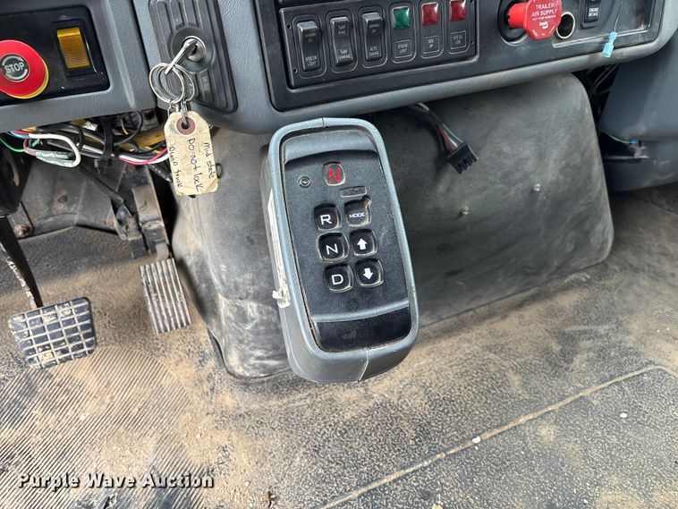 image for item FB3450 2005 International 7400 Crew Cab dump truck