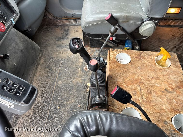 image for item FB3450 2005 International 7400 Crew Cab dump truck