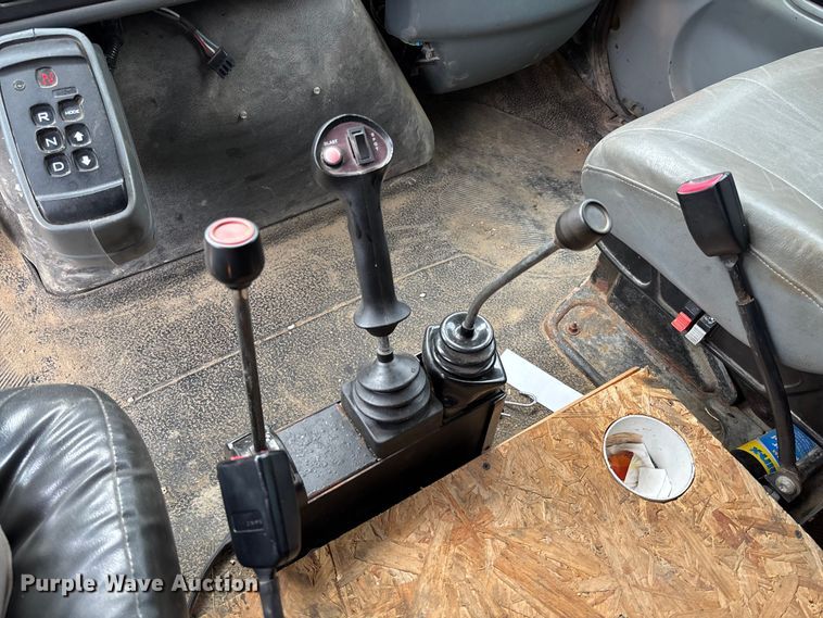 image for item FB3450 2005 International 7400 Crew Cab dump truck