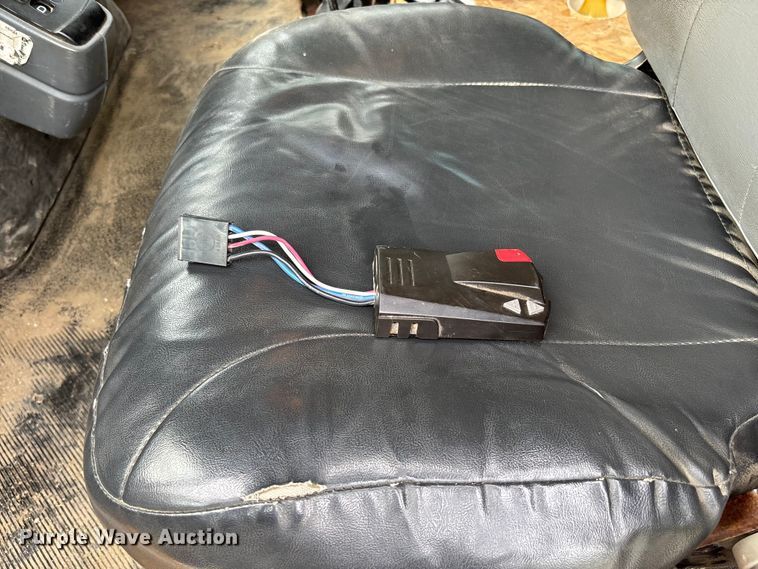 image for item FB3450 2005 International 7400 Crew Cab dump truck