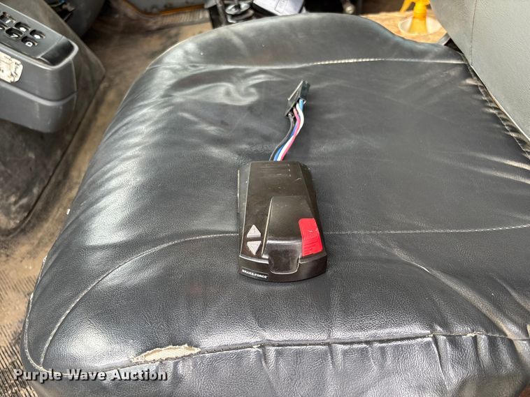 image for item FB3450 2005 International 7400 Crew Cab dump truck