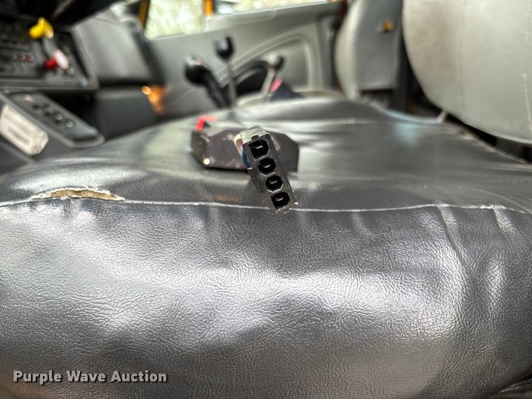 image for item FB3450 2005 International 7400 Crew Cab dump truck