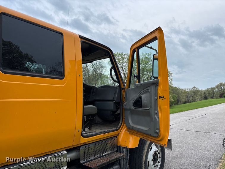 image for item FB3450 2005 International 7400 Crew Cab dump truck