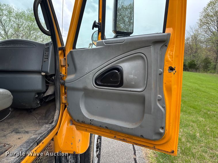 image for item FB3450 2005 International 7400 Crew Cab dump truck