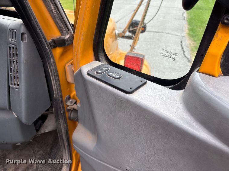 image for item FB3450 2005 International 7400 Crew Cab dump truck