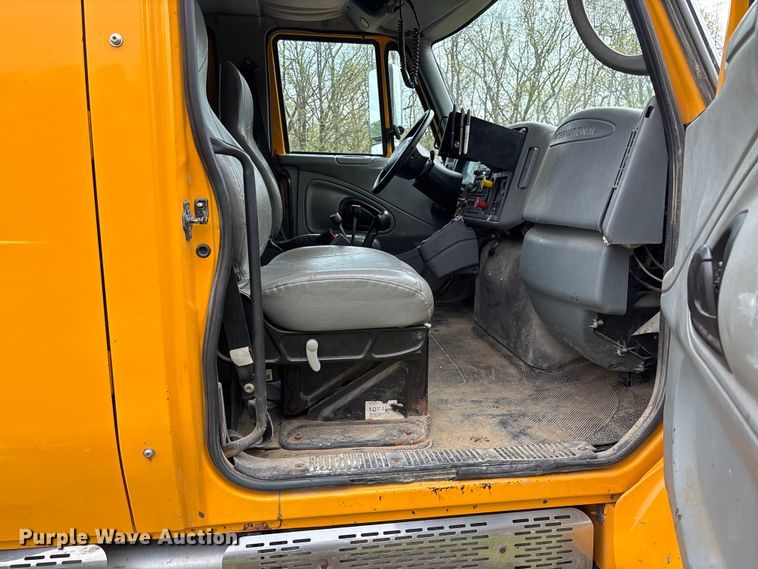 image for item FB3450 2005 International 7400 Crew Cab dump truck