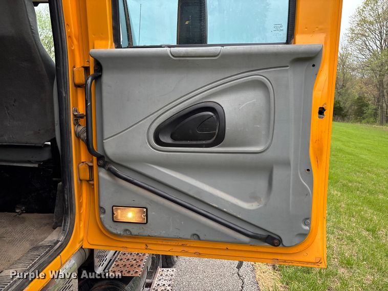 image for item FB3450 2005 International 7400 Crew Cab dump truck