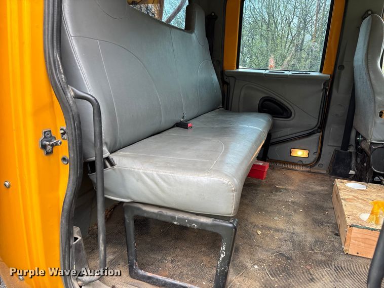 image for item FB3450 2005 International 7400 Crew Cab dump truck