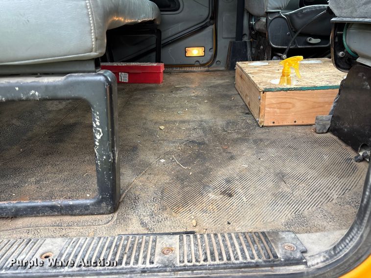 image for item FB3450 2005 International 7400 Crew Cab dump truck