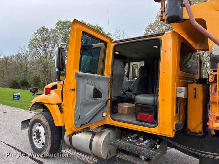 image for item FB3450 2005 International 7400 Crew Cab dump truck