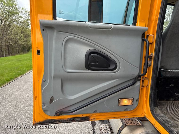 image for item FB3450 2005 International 7400 Crew Cab dump truck