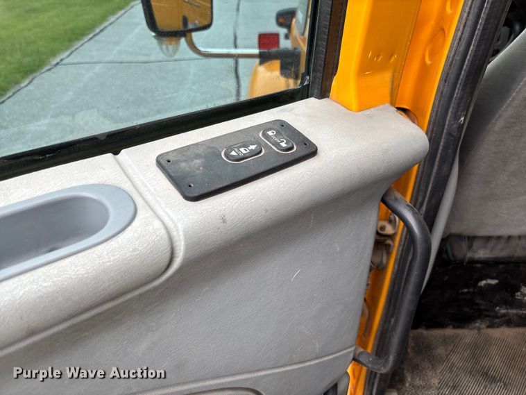 image for item FB3450 2005 International 7400 Crew Cab dump truck