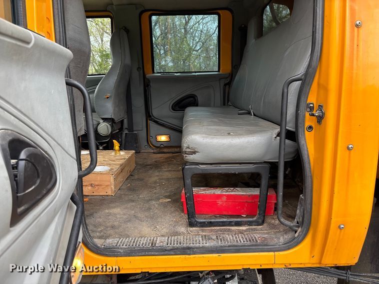 image for item FB3450 2005 International 7400 Crew Cab dump truck