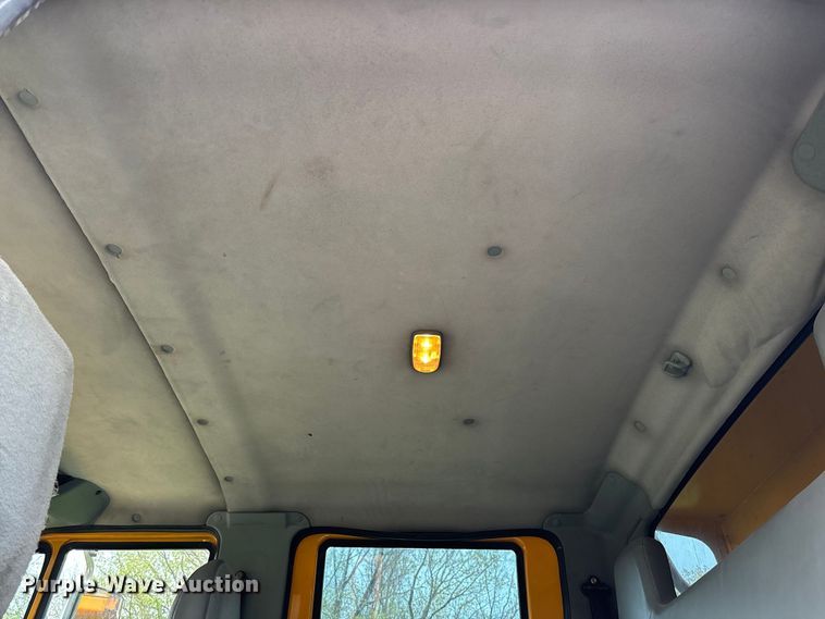 image for item FB3450 2005 International 7400 Crew Cab dump truck