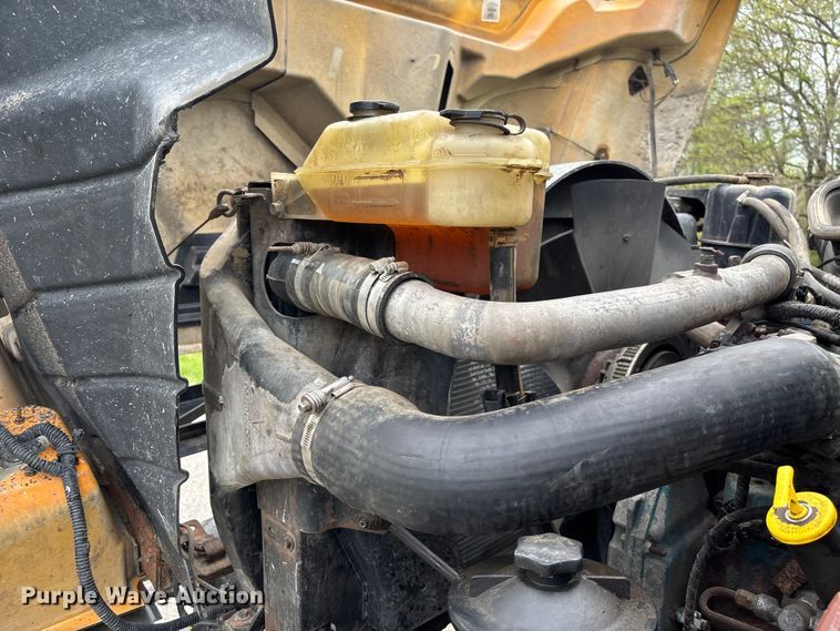 image for item FB3450 2005 International 7400 Crew Cab dump truck