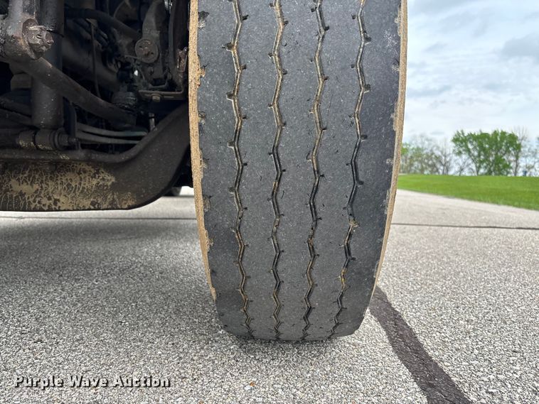 image for item FB3450 2005 International 7400 Crew Cab dump truck