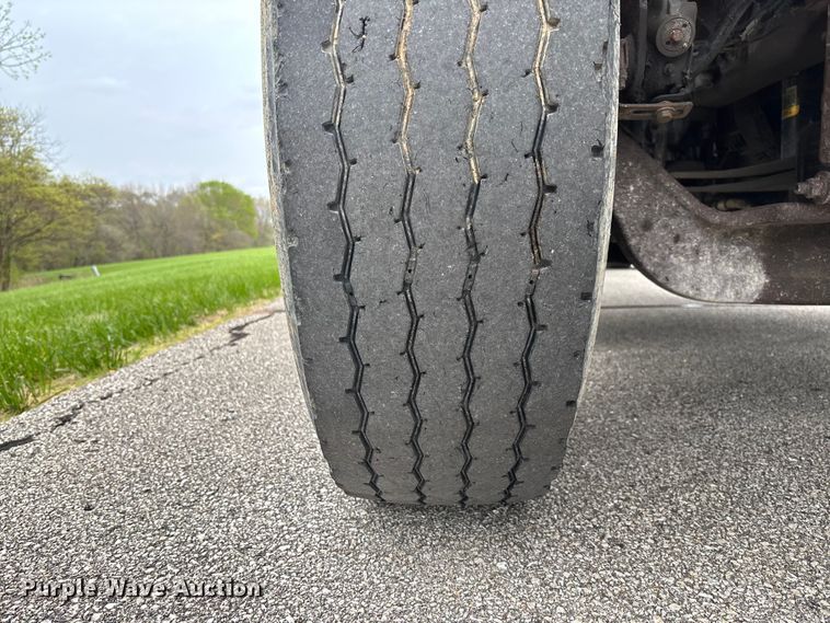 image for item FB3450 2005 International 7400 Crew Cab dump truck