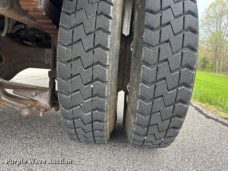 image for item FB3450 2005 International 7400 Crew Cab dump truck