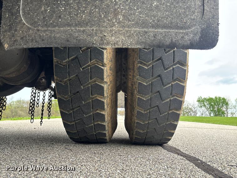 image for item FB3450 2005 International 7400 Crew Cab dump truck