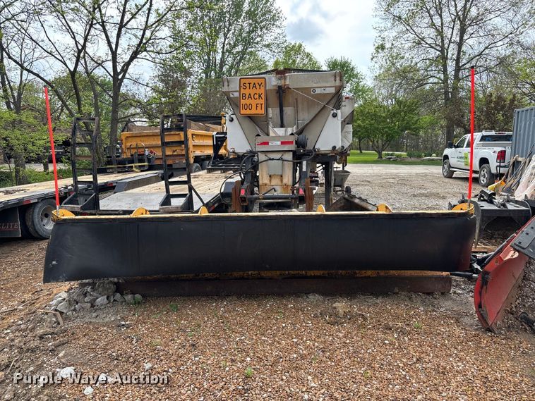 image for item FB3450 2005 International 7400 Crew Cab dump truck