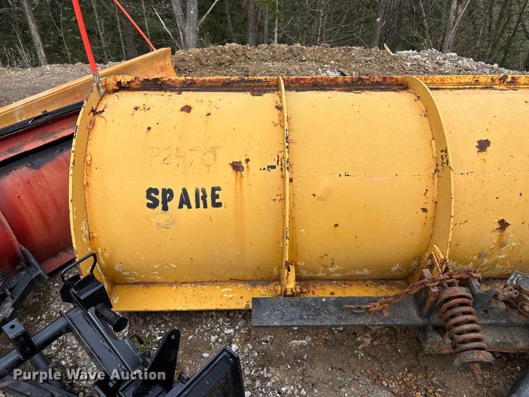 image for item FB3450 2005 International 7400 Crew Cab dump truck