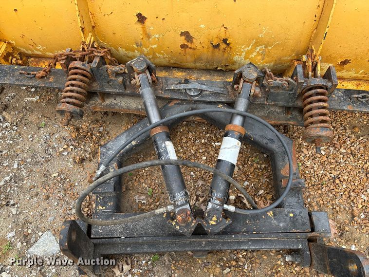 image for item FB3450 2005 International 7400 Crew Cab dump truck