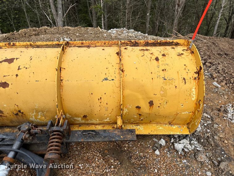 image for item FB3450 2005 International 7400 Crew Cab dump truck