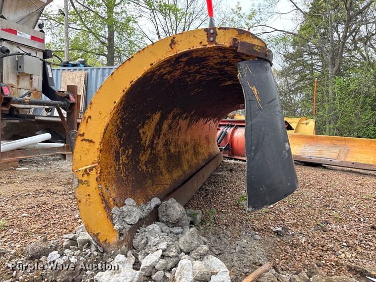 image for item FB3450 2005 International 7400 Crew Cab dump truck