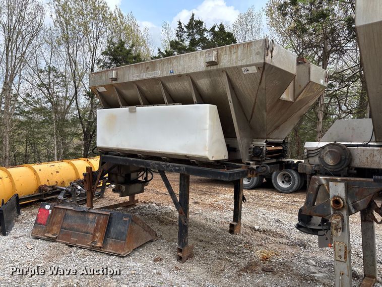 image for item FB3450 2005 International 7400 Crew Cab dump truck