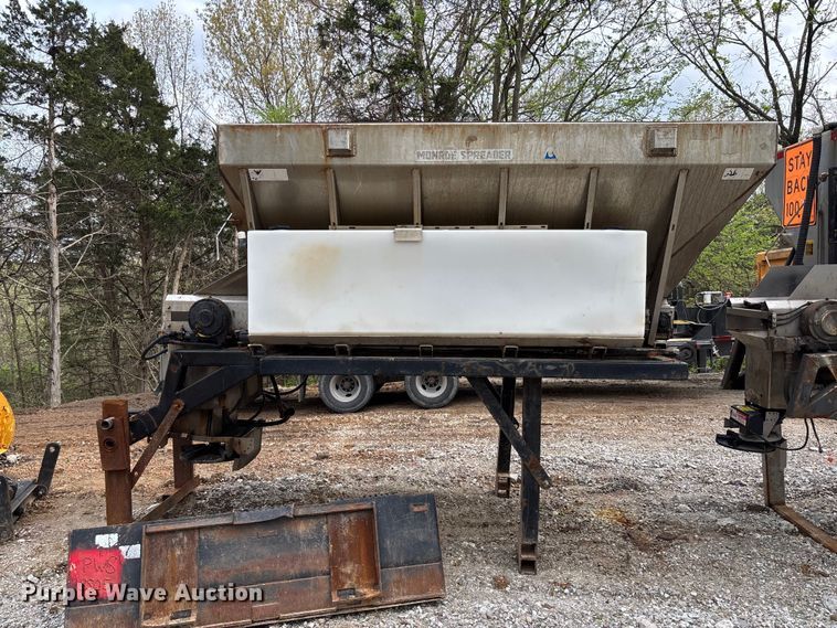 image for item FB3450 2005 International 7400 Crew Cab dump truck