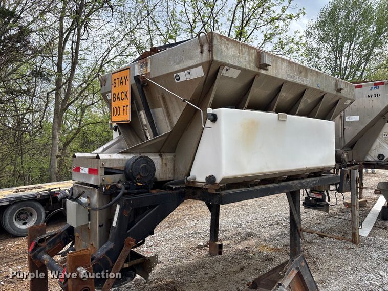 image for item FB3450 2005 International 7400 Crew Cab dump truck